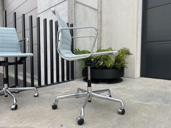 VITRA EAMES EA117 HOPSAK BUREAUSTOEL