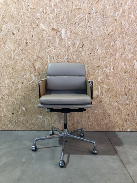 Vitra Eames EA217 lederen bureaustoel