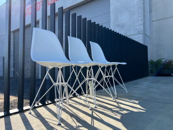 Vitra Eames DSR stoelen – showroommodellen – OOK OUTDOOR