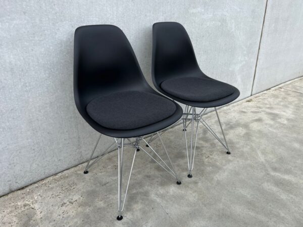 Vitra Eames DSR stoelen met kussen, 8x