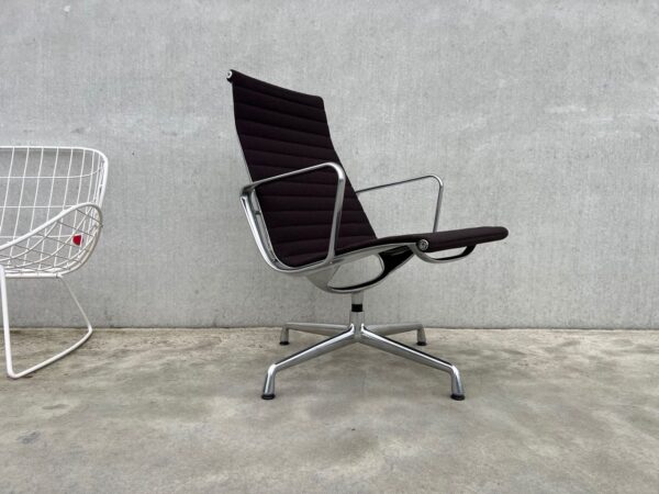 Vitra Eames EA116 hopsak fauteuil