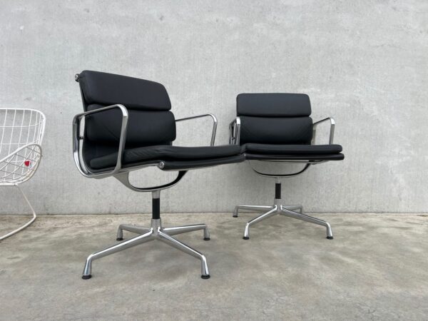 Vitra Eames EA208 stoel, 2x