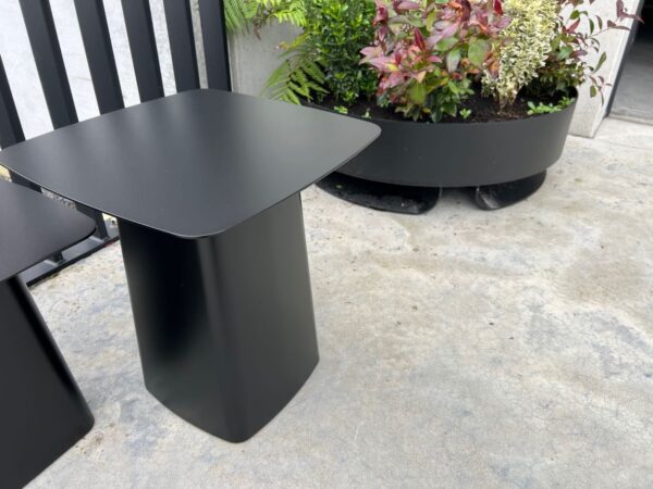 VITRA BOUROULLEC METAL SIDE TABLE MEDIUM – OUTDOOR – ONGEBRUIKT