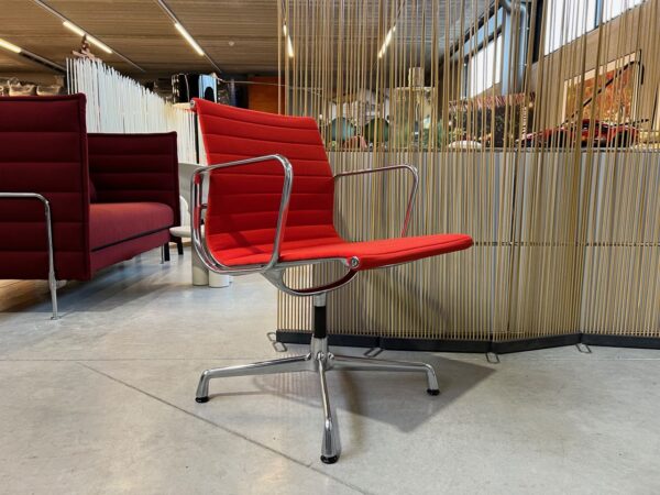 VITRA EAMES EA107 STOEL