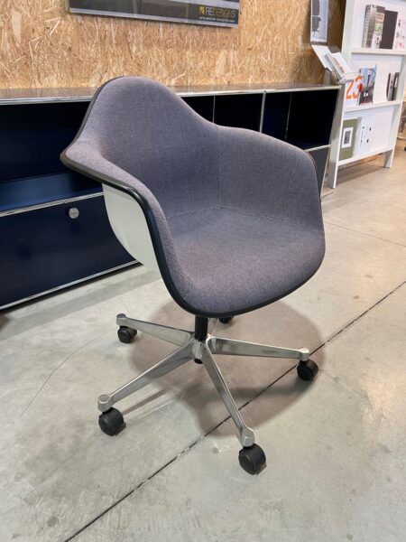 VITRA EAMES PACC BUREAUSTOEL