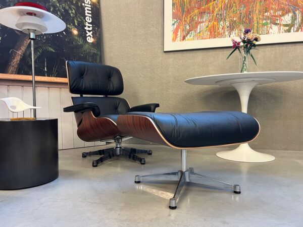 VITRA EAMES LOUNGE CHAIR MET OTTOMAN